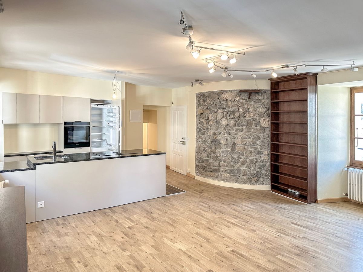 Appartement spacieux de 3,5 pièces avec vue sur les toits de Montreux