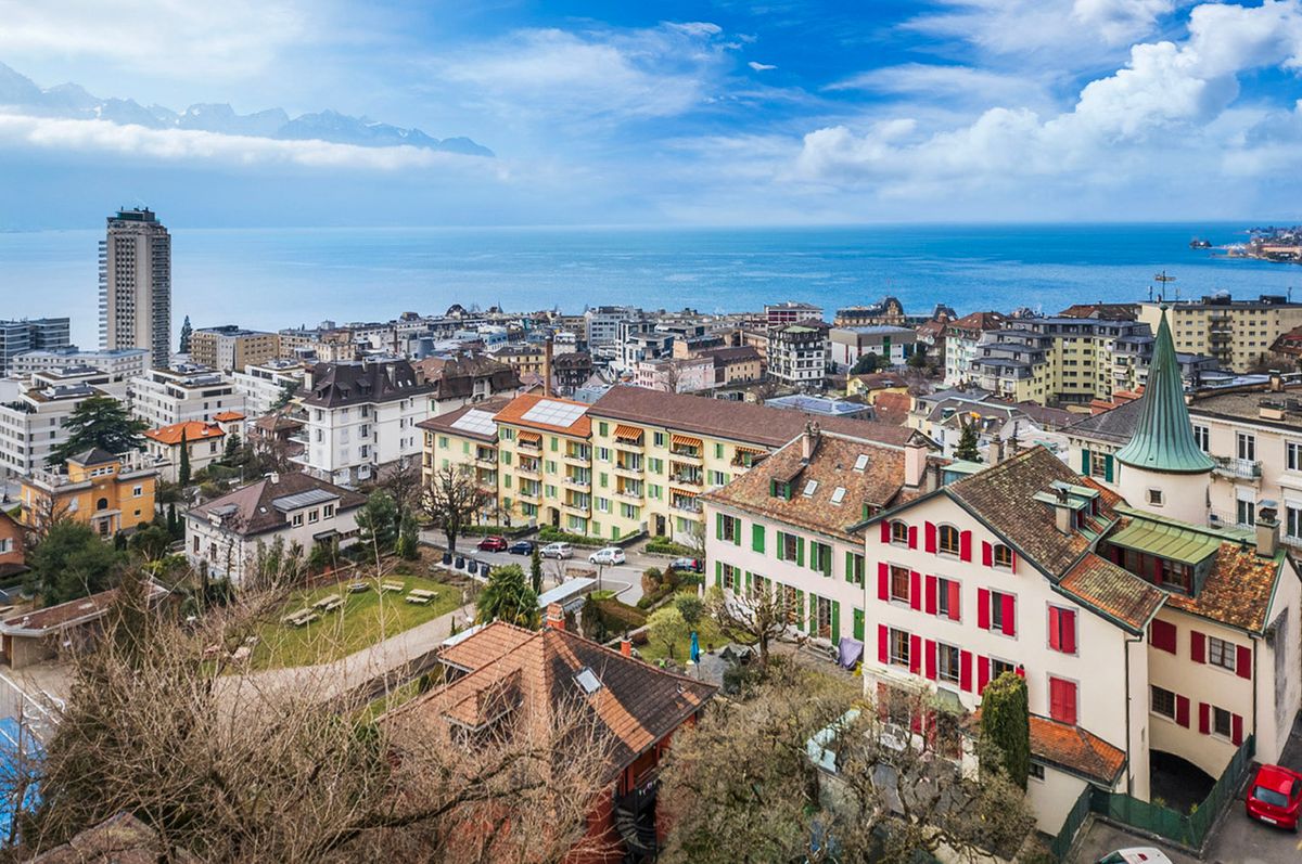 Appartement spacieux de 3,5 pièces avec vue sur les toits de Montreux