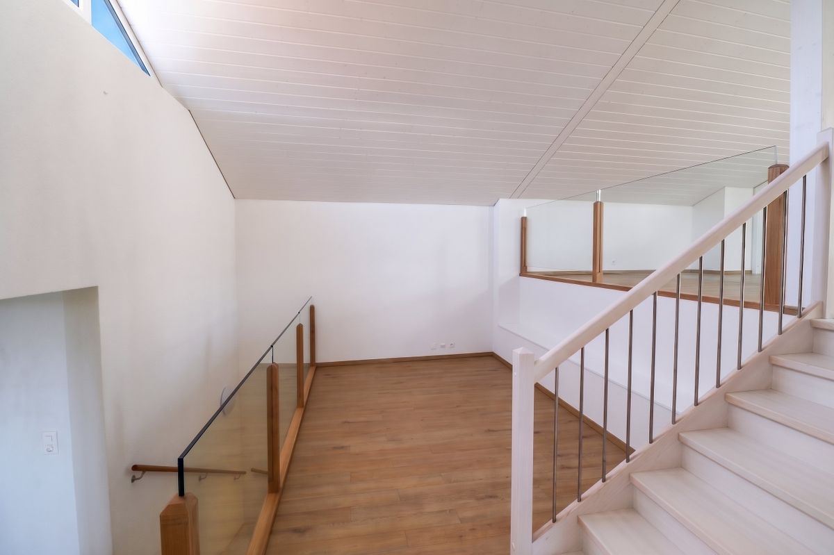 ai-enhanced__KwfbW0VuQKQnExLibWXis Penthouse Duplex 5.5 Pièces à Colombier sur Morges
