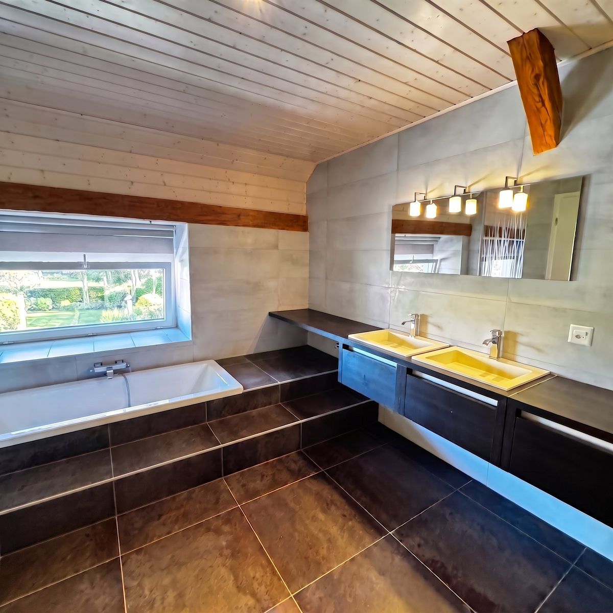 Magnifique appartement/maison de village avec grand jardin