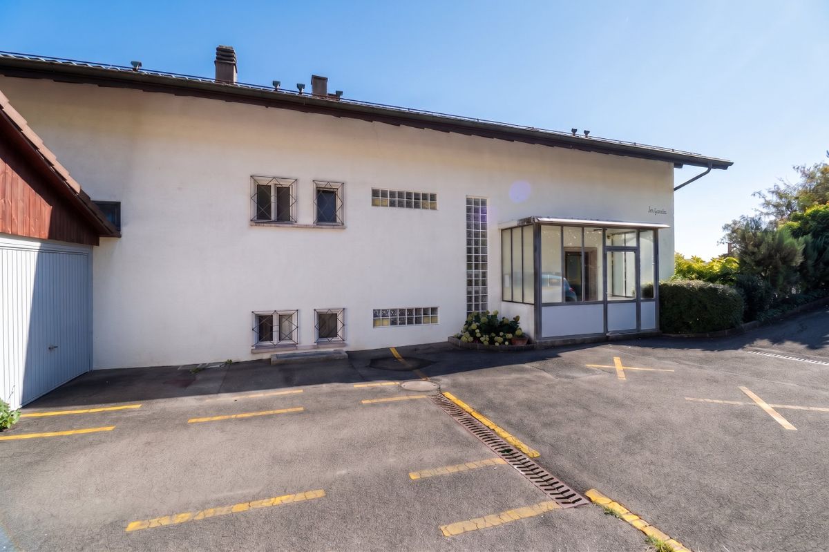 ai-enhanced__Ilmndk6WA0TpTLySzKB8k Appartement avec grand jardin et vue panoramique sur le lac