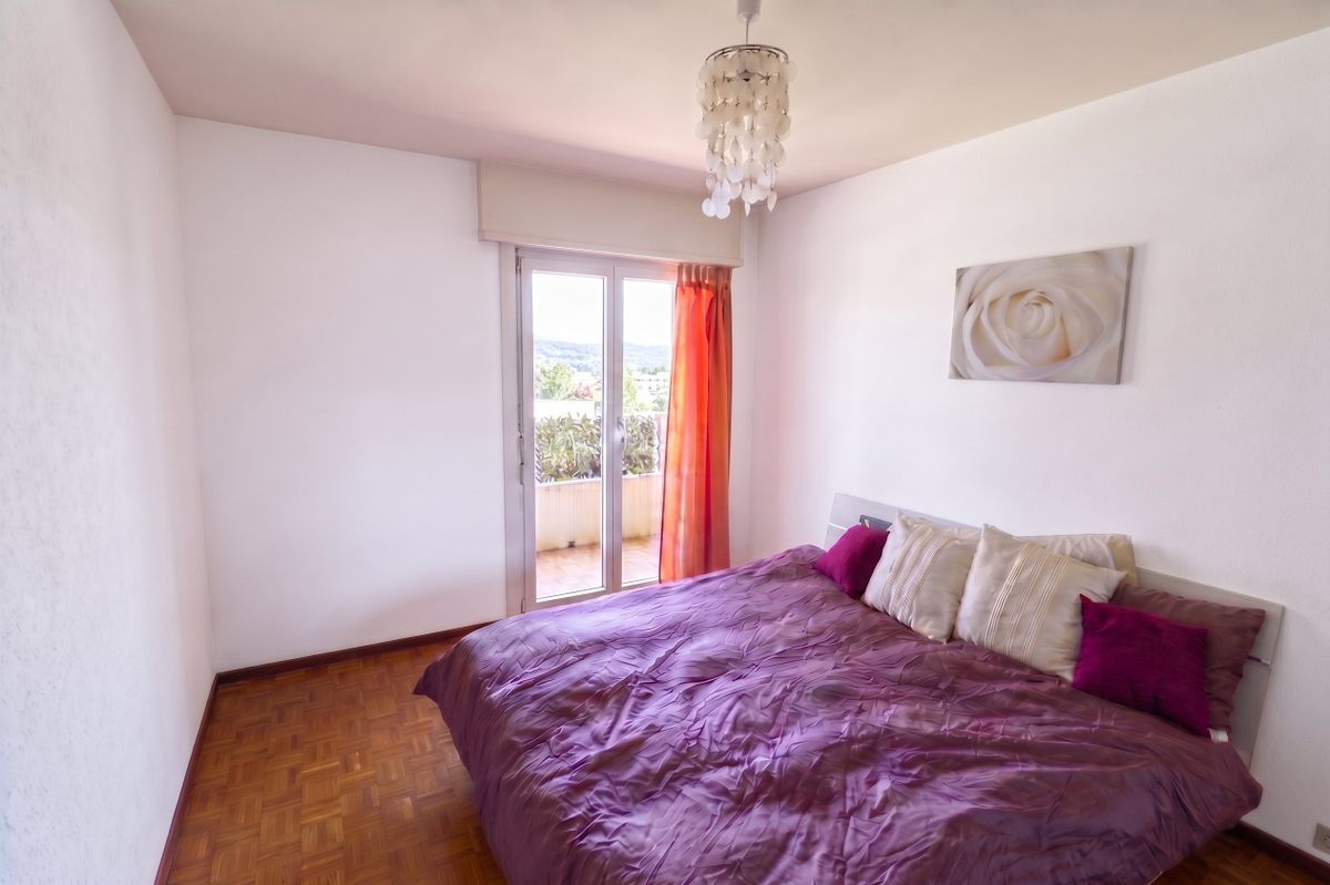 ai-enhanced__RUDr0s4g5RhJY8C8aEx5F Appartement avec grand jardin et vue panoramique sur le lac
