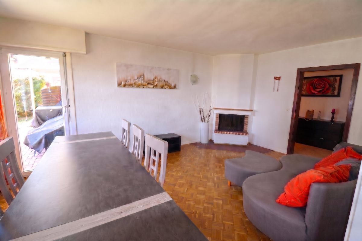 ai-enhanced__pd-MblpAuxYH29Z44LzCz Appartement avec grand jardin et vue panoramique sur le lac
