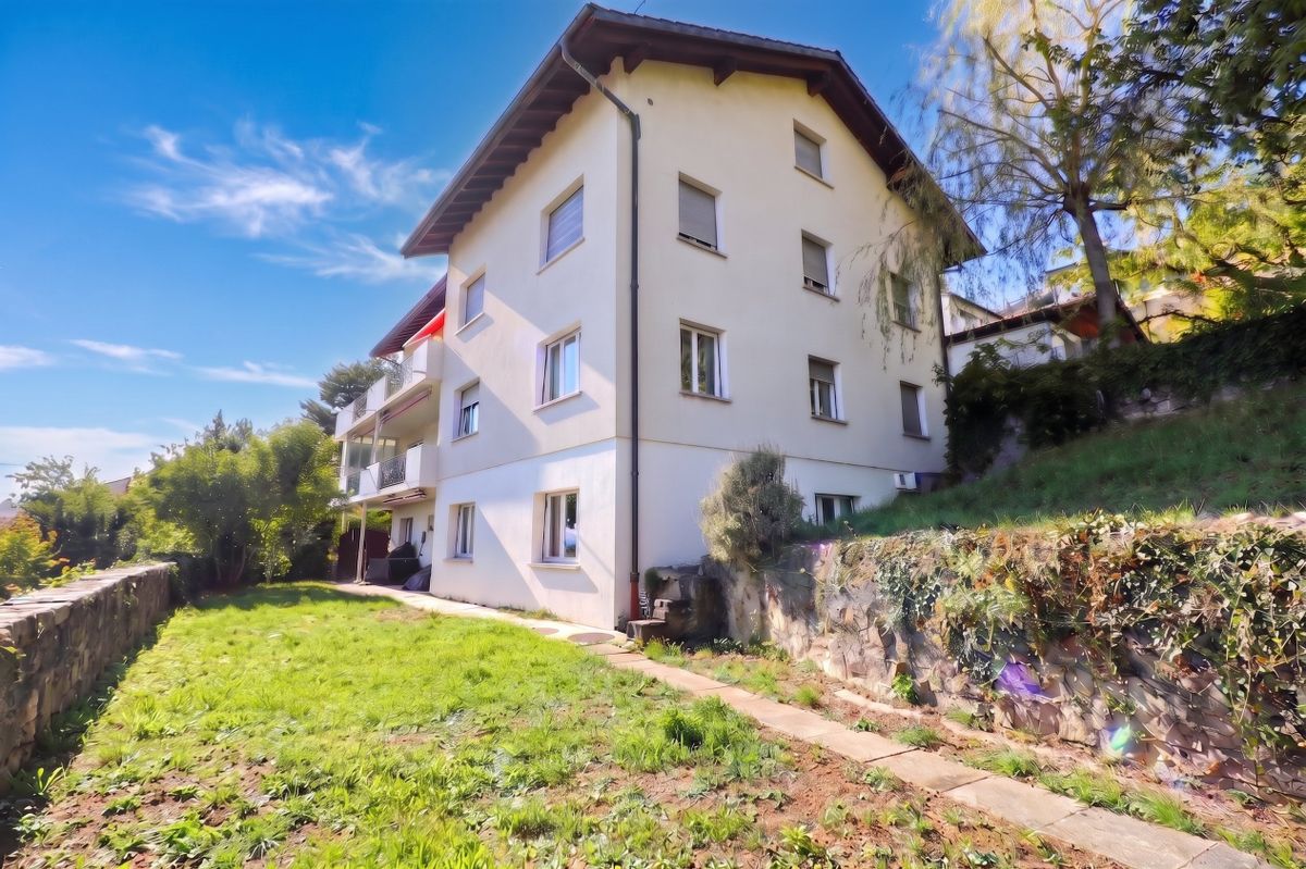 ai-enhanced__tGgg8BtqxZP5XAwAu9VUt Appartement avec grand jardin et vue panoramique sur le lac